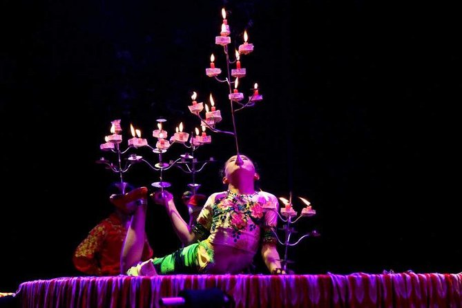 Shanghai Dinner and Acrobatics Show - The 90-minute acrobatics performance