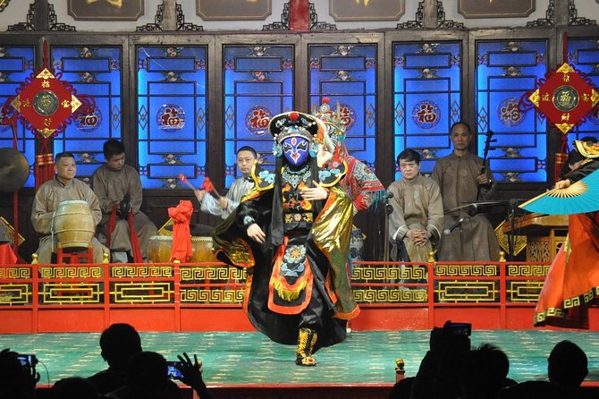 Sichuan Culture Opera Show in Chengdu - Fire, puppets, and acrobatics keep the show moving