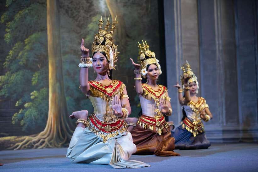 Siem Reap: Apsara Show Including Dinner & Hotel Pickup - Arriving at the restaurant