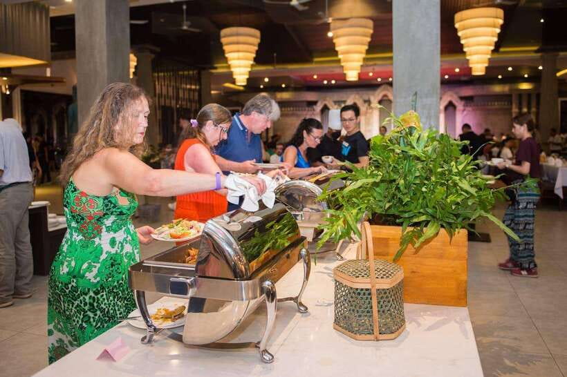Siem Reap: Apsara Show Including Dinner & Hotel Pickup - What you’ll find at the buffet