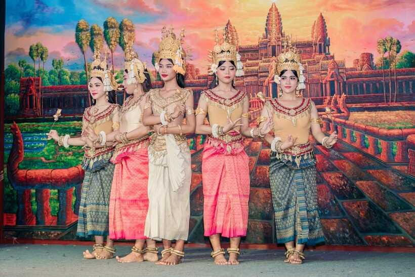 Siem Reap: Dinner and Traditional Show with Hotel Transfer - Should you book it?