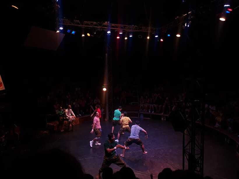 Siem Reap: Phare Circus Ticket with Tuk Tuk Transfer - Who should book this evening