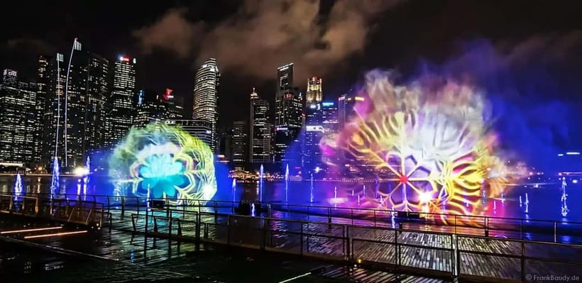 Singapore River Cruise, Garden Rhapsody & Spectra by CYT - Clarke Quay sets up the river ride