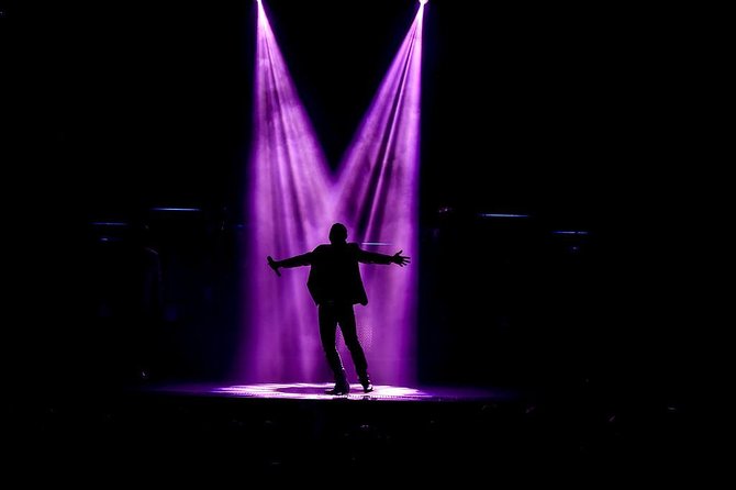 SIX Show in Branson - How SIX compares with a typical Branson show