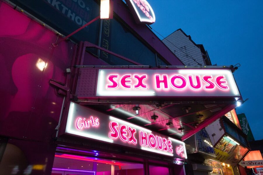 St. Pauli Nightlife Tour with Drag Queen in German - Inside Olivia Jones’ Dollhouse