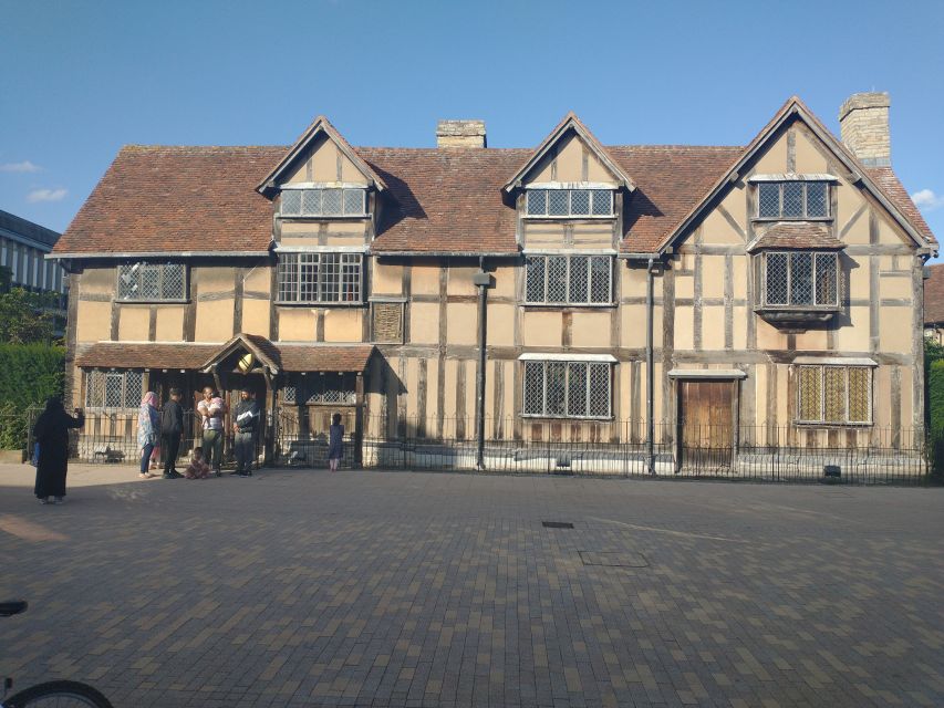 Stratford-Upon-Avon: The Famous Walk Talk Show - Starting beside the Royal Shakespeare Theatre