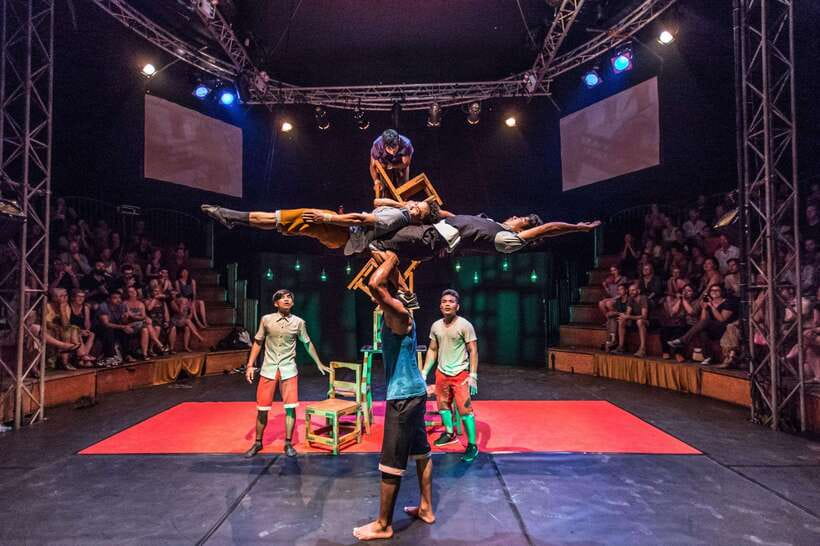 Street Food Tour and Phare Circus with Tuk-Tuk Transfers - Why this evening works so well in Siem Reap
