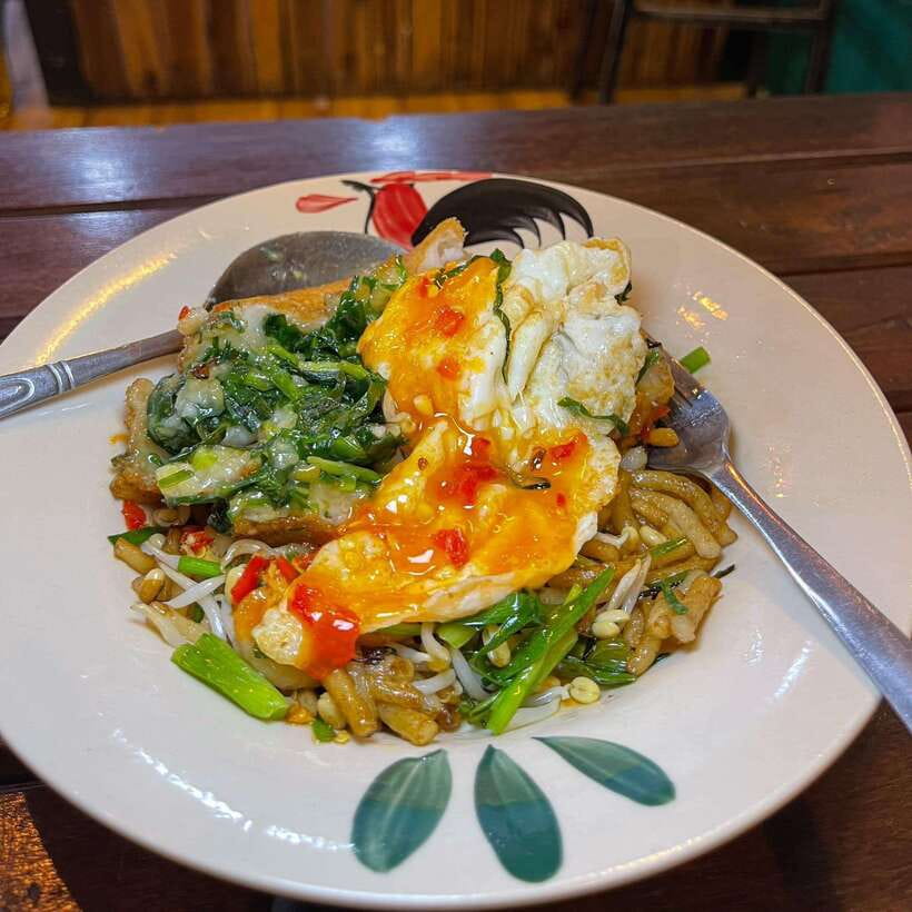 Street Food Tour and Phare Circus with Tuk-Tuk Transfers - Old Wooden House: a pause before the show