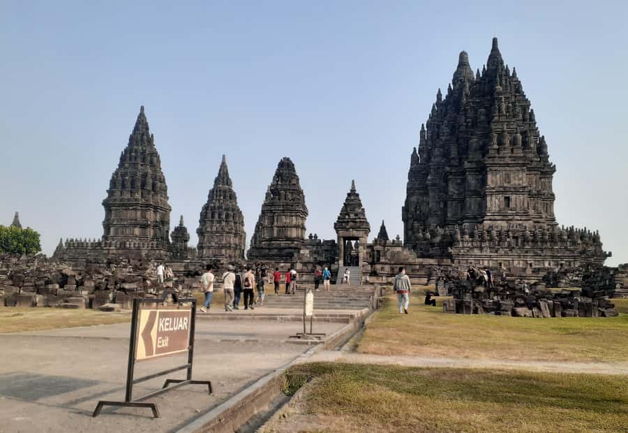 Sunset at Prambanan & Including Ticket Ramayana Ballet Show - Why the Prambanan and Ramayana pairing works