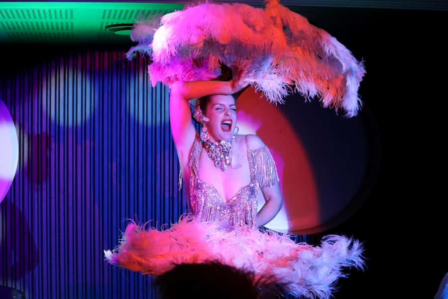 Sydney: Cabaret Dinner Show at the Honeycomb Club - How the three-hour evening works