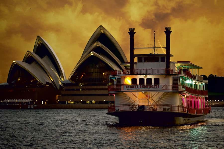 Sydney Harbour: Cabaret Cruise with 3-Course Dinner - What makes this Sydney dinner cruise worth considering