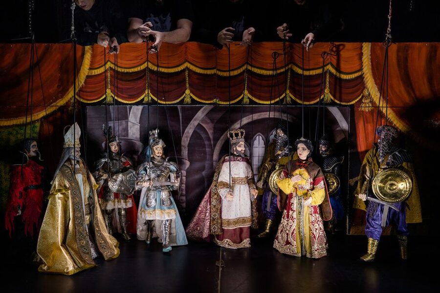 Syracuse: Sicilian Puppet Show with visit behind the scenes - The show: knights, music, and controlled chaos
