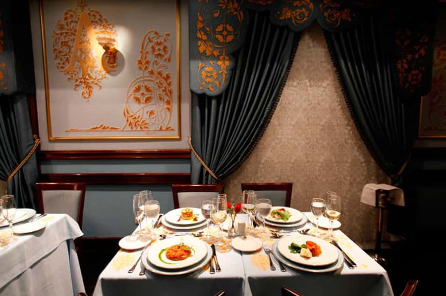 Tango Show at Café de los Angelitos - The historic connection to Gardel and Razzano