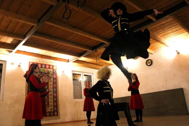Tbilisi: Georgian Traditional Folklore Show in the city - A Georgian folk evening with room to join in