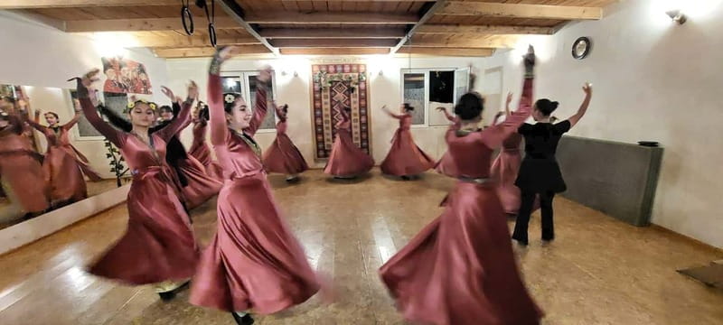 Tbilisi: Georgian Traditional Folklore Show in the city - Khinkali, local dishes, and Georgian wine