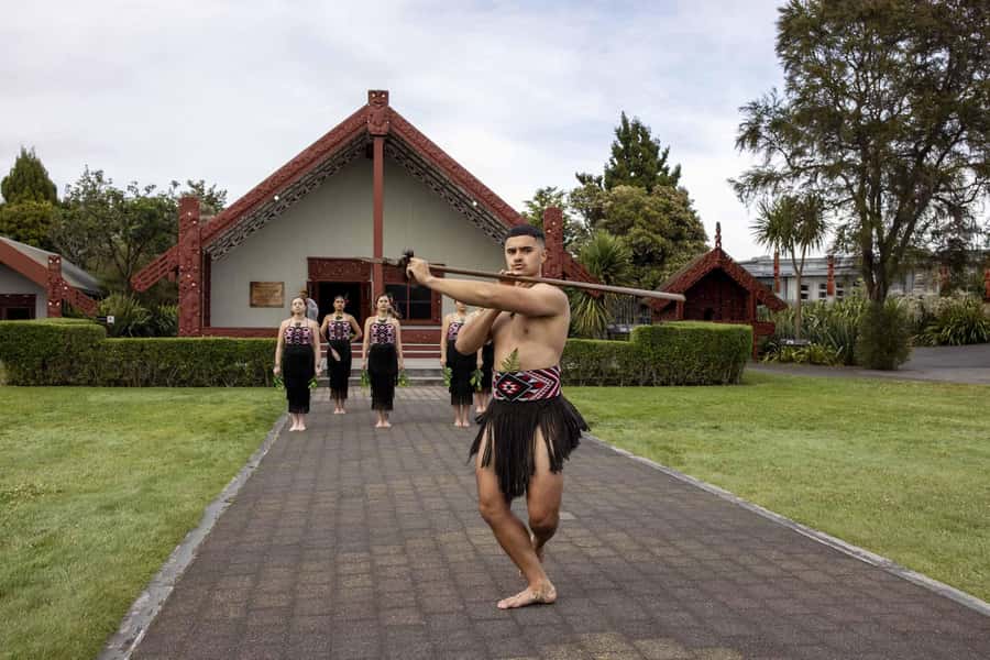 Te Puia: Tuku Iho Trail with Cultural Show - Te Aronui a Rua brings the visit to life