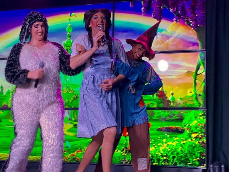 Tenerife: MHT Comedy Drag Dinner Show - The opening warm-up gets the room involved