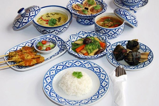 Thai Classical Dance with Thai Set Dinner & Calypso Cabaret Show - Inside Calypso Cabaret