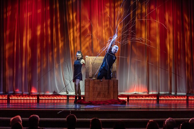 'The Cabaret' Garry & Janine Magic & Comedy Dinner Show - Who will enjoy Garry and Janine most
