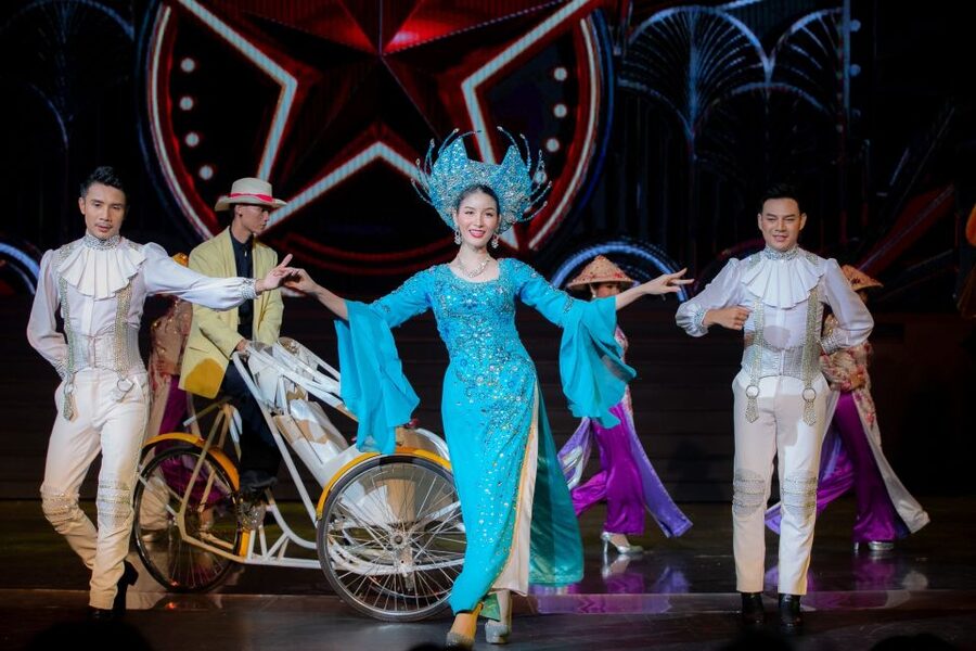 Tiffany's Show Pattaya: Cabaret Show Entry Ticket - From the Theater Entrance to the First Number