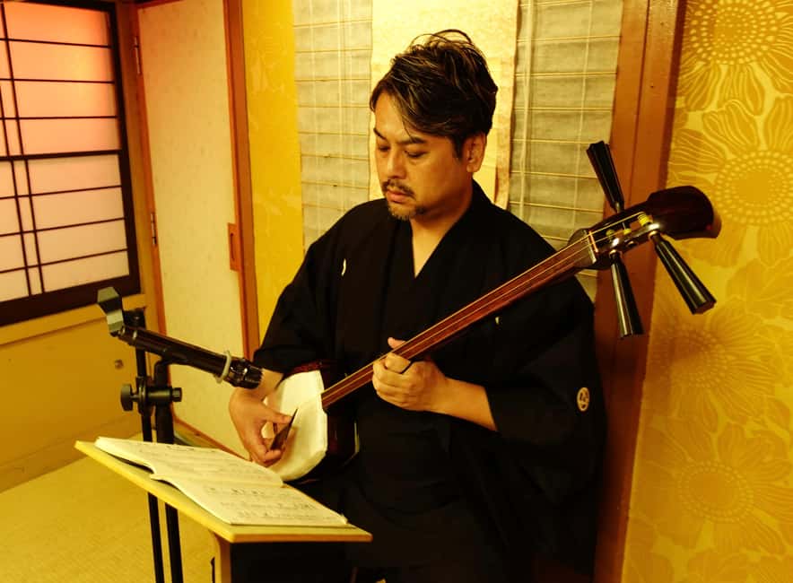 Tokyo Dinner Cruise & Tradition Show & Drinks & Tokyo Tower - Who will enjoy this experience most