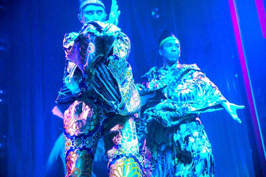 Tokyo GINZA: KONPARU Japanese Cabaret Show with Drink - Why the pre-show contact matters