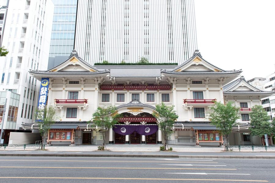 Tokyo: KABUKI Show at Kabukiza Theatre Admission Ticket - Entering the historic Kabukiza Theatre
