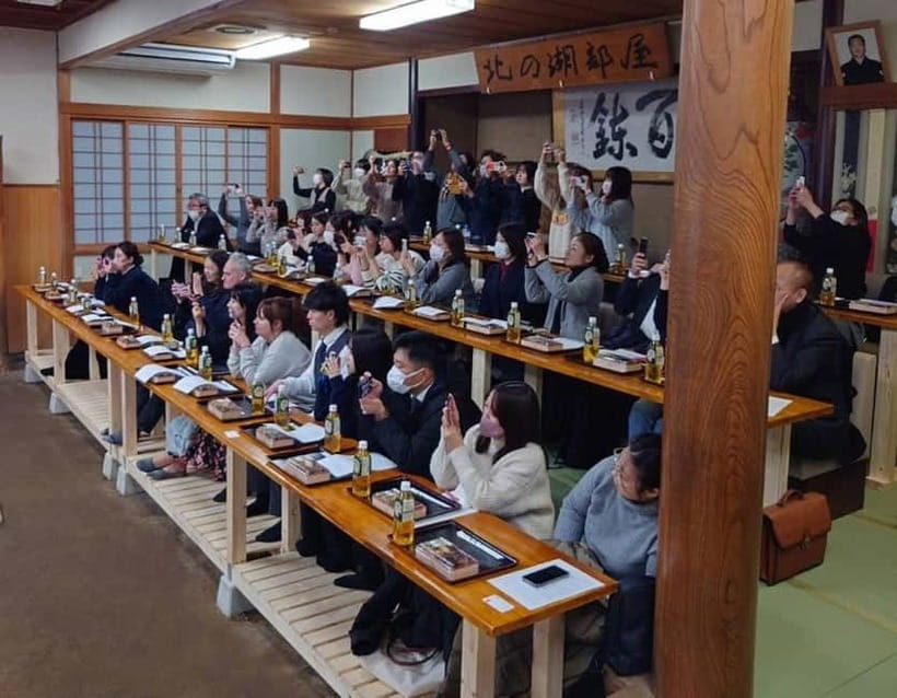 Tokyo: Sumo Show and Dining Experience - Watching former wrestlers demonstrate power and technique