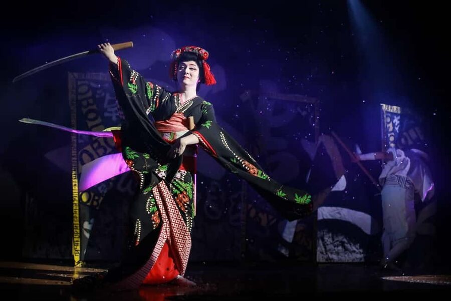 Tokyo: Taishu Engeki Show with Kimono and Sword Lesson - Key points to know before booking