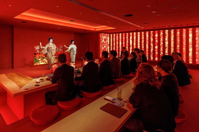 Tokyo: Traditional Geisha Experience Show & Japanese Dinner - Watching dance and live shamisen music up close