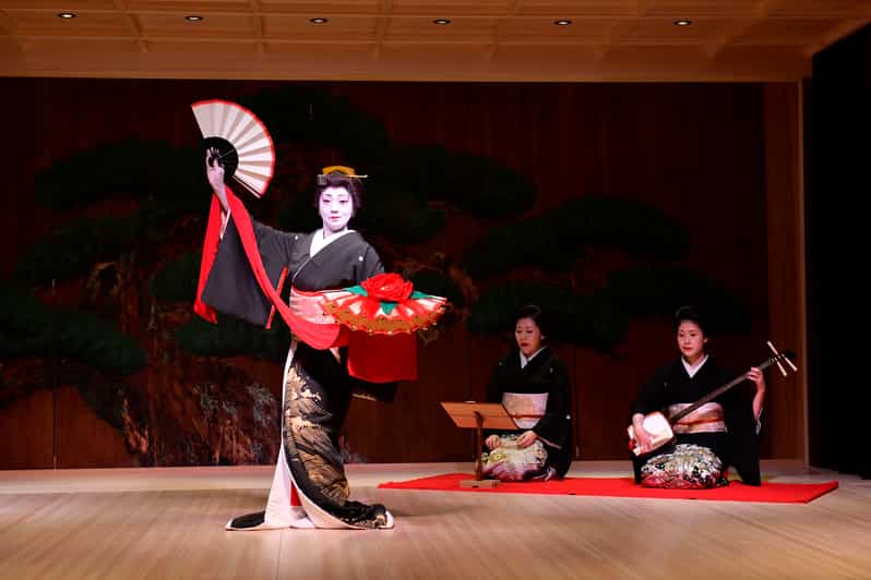 Tokyo: Traditional Japanese Performing Arts Show and Dinner - What the three performance breaks feel like