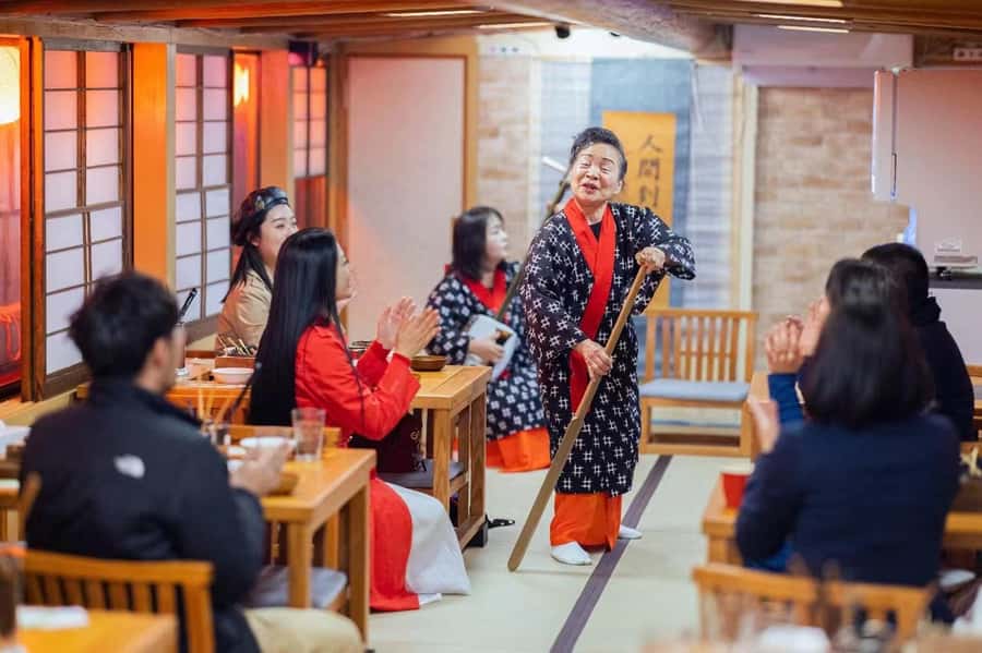 Tokyo: Yakatabune Dinner Cruise with Japanese Show & Drinks - Key points to know before you book
