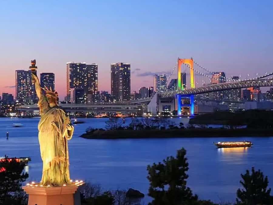 Tokyo: Yakatabune Dinner Cruise with Japanese Show & Drinks - Tokyo Bay views from the upper deck