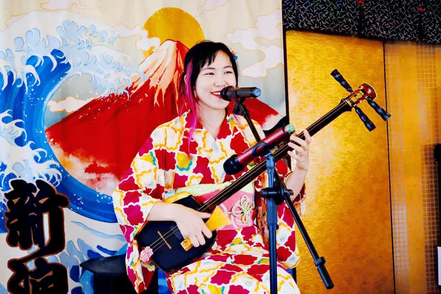 Tokyo: Yakatabune Dinner Cruise with Japanese Show & Drinks - Small details that make the evening easier