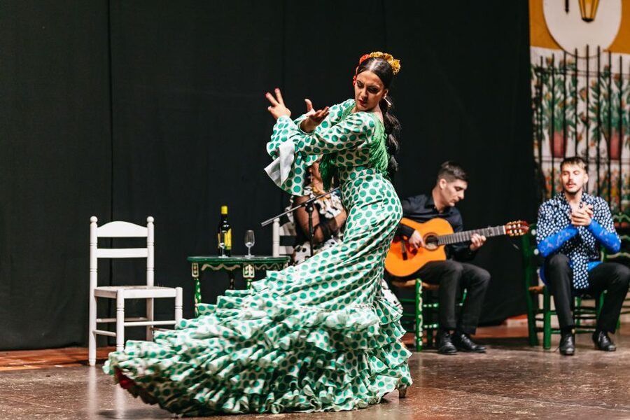 Torremolinos: Flamenco Show with Dinner and Drinks - Dinner first at Barbacoa La Cañada