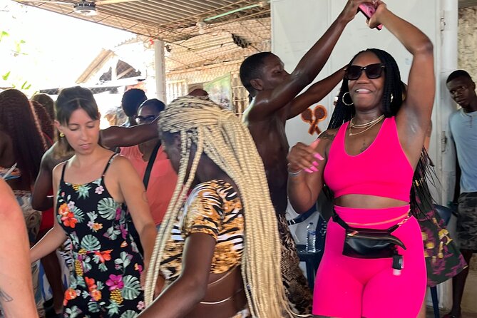Tour a san Basilio de Palenque desde cartagena - The drive from Cartagena takes about an hour