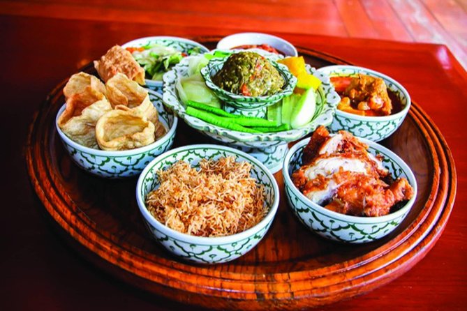 Traditional Khum Khantoke Dinner from Chiang Mai with Cultural Dance Show - What Khantoke dinner means in Chiang Mai