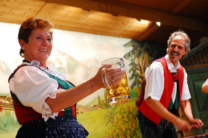 Tyrolean Folk Show Ticket in Innsbruck - The Welcome Drink and Seating