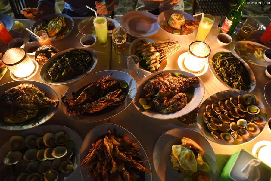 Uluwatu Sunset Temple - Kecak Dance Show & Seafood Dinner - Timing, traffic, and what to bring