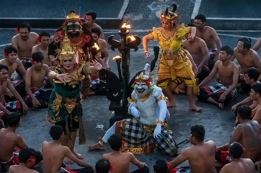Uluwatu Sunset Temple - Kecak Dance Show & Seafood Dinner - The private car makes the long afternoon easier