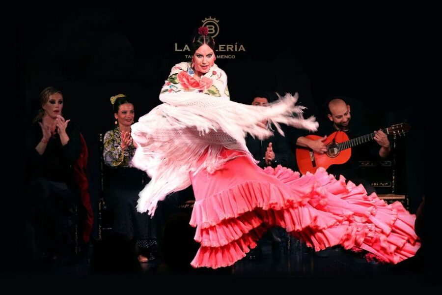 Valencia: Flamenco Show with Dinner at La Bulería - Entering La Bulería, Valencia’s dedicated flamenco tablao