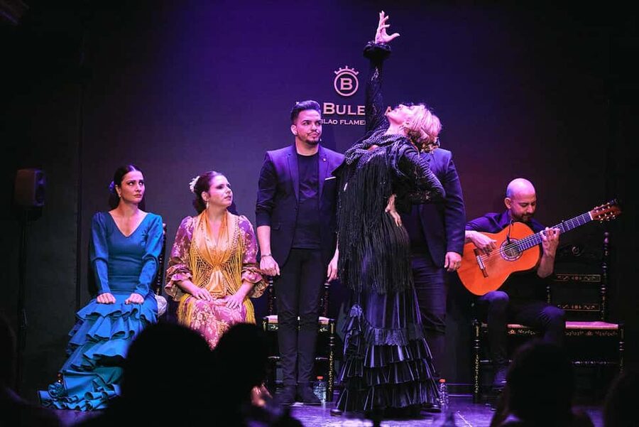 Valencia: Flamenco Show with Dinner at La Bulería - Timing from dinner to the late show