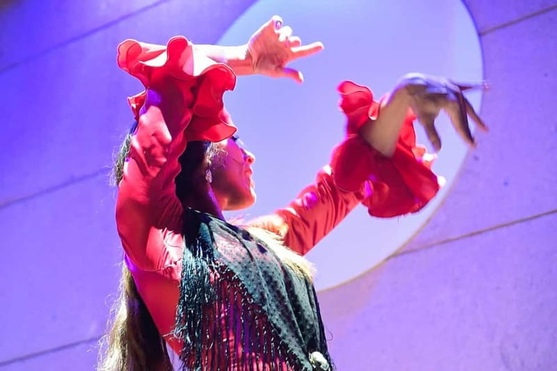 Valencia: La Linterna Flamenco Show - Getting the best seat in a low-stage room