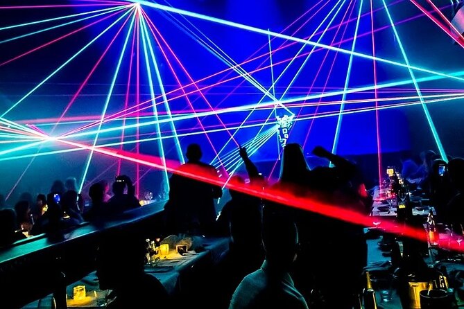 VEGAS Dazzling Variety Dinner Show in Amsterdam - The dinner is a major part of the evening