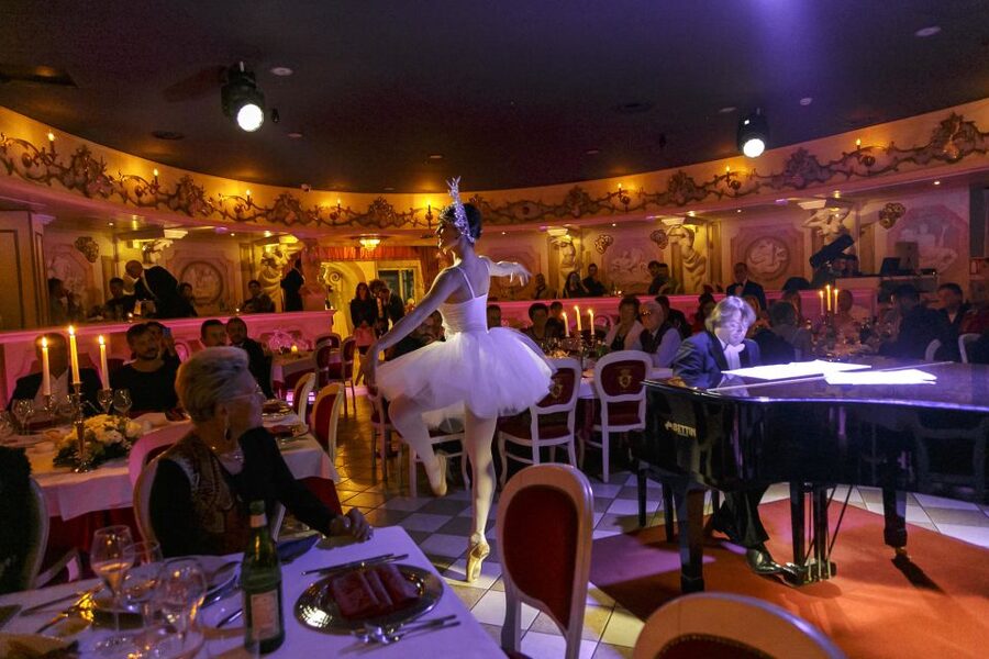 Venice: Cabaret Dinner Show - Why the Venue Matters