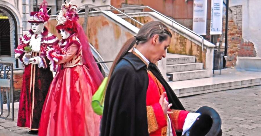 Venice:Theatrical Walking Carnival Show & Casanova's Secrets - A lantern bearer opens the door to old Venice