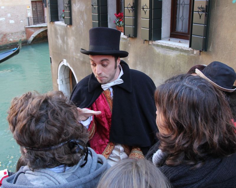 Venice:Theatrical Walking Carnival Show & Casanova's Secrets - The walking demands are real