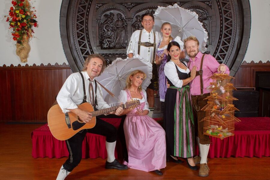 Vienna: Traditional Dinner Show at the Wiener Rathauskeller - What arrives on your plate