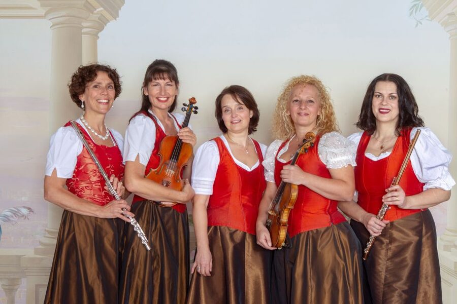 Vienna: Traditional Dinner Show at the Wiener Rathauskeller - Value at $97 per person