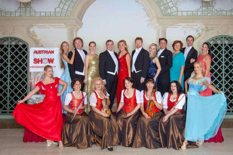 Vienna: Traditional Dinner Show at the Wiener Rathauskeller - Practical details before you book